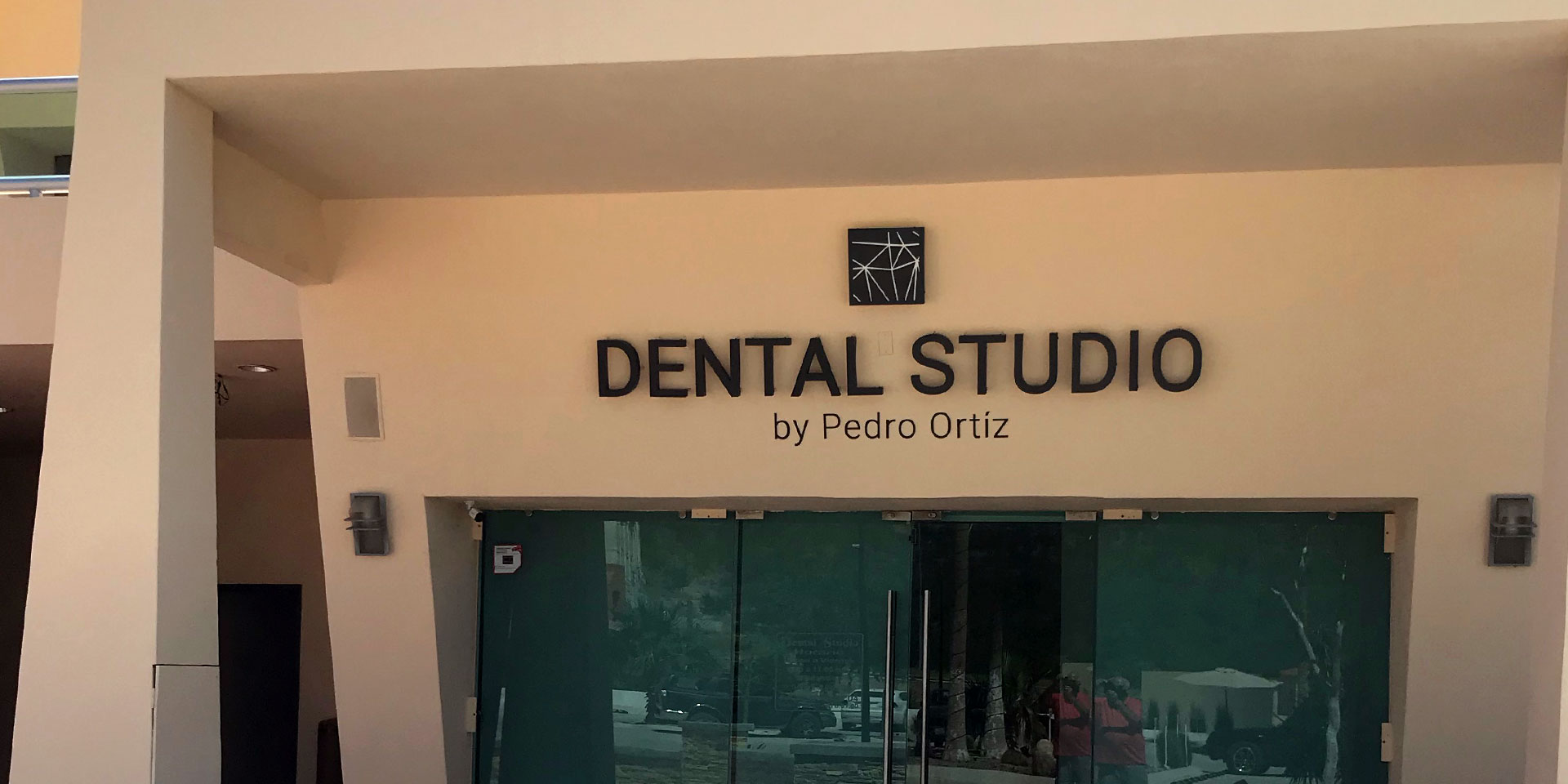 Dental Studio by Pedro Ortiz